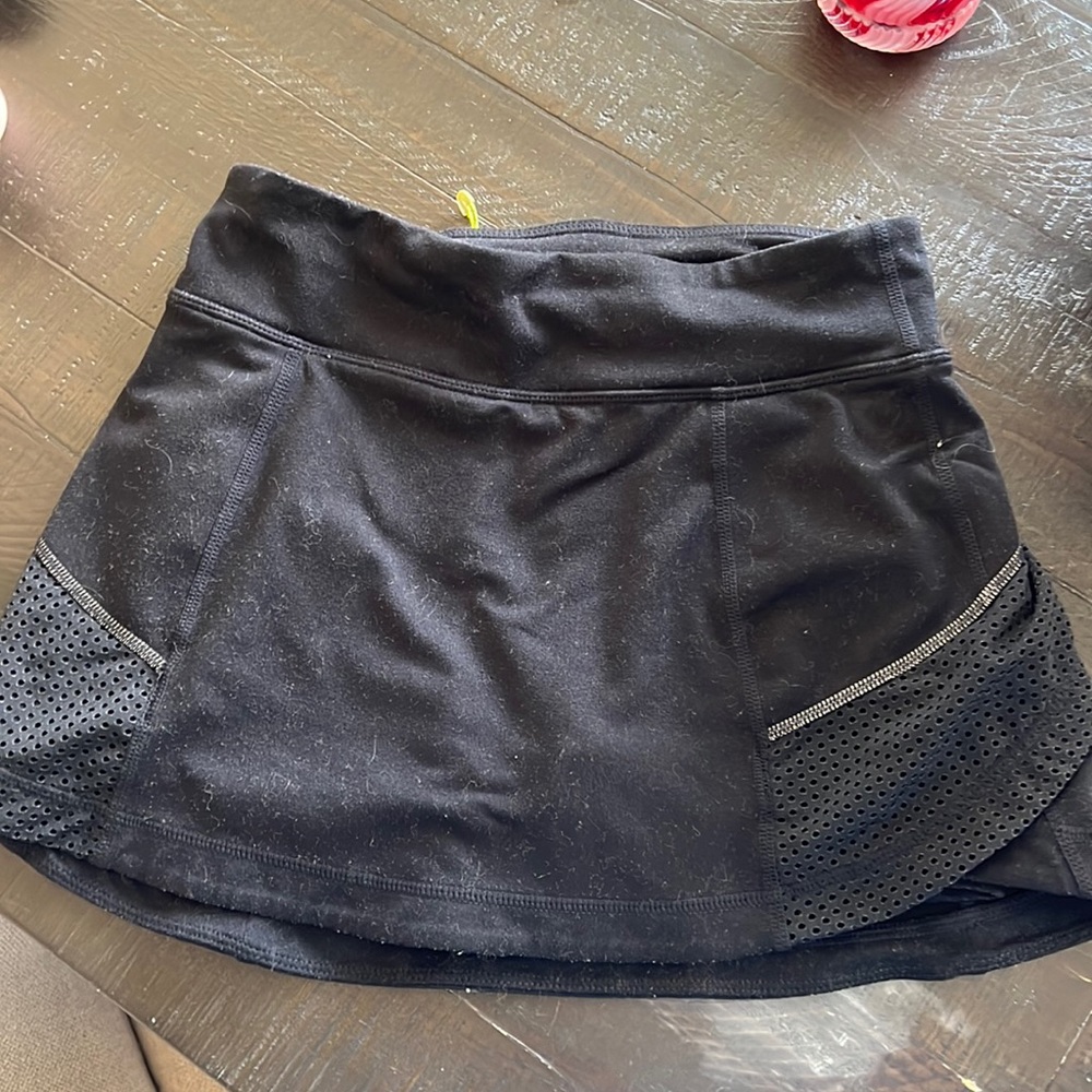 Black Zella exercise, salient with shorts
